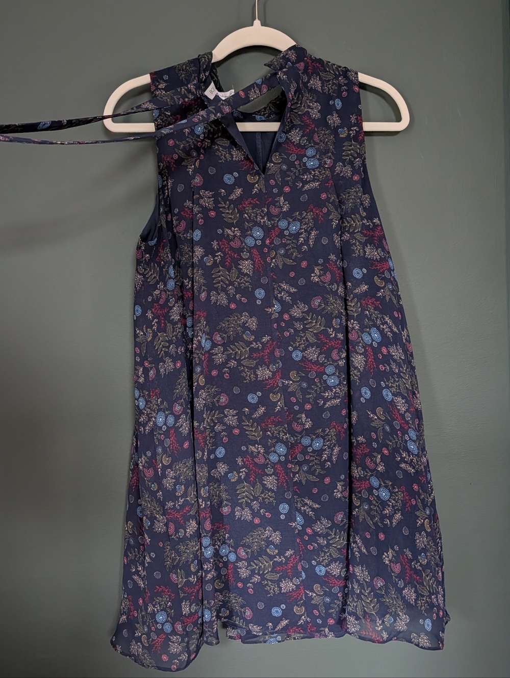 BCBGeneration Navy Floral High-Neck Swing Dress With Beautiful Tie Back Neck 🩵 - Picture 5 of 5